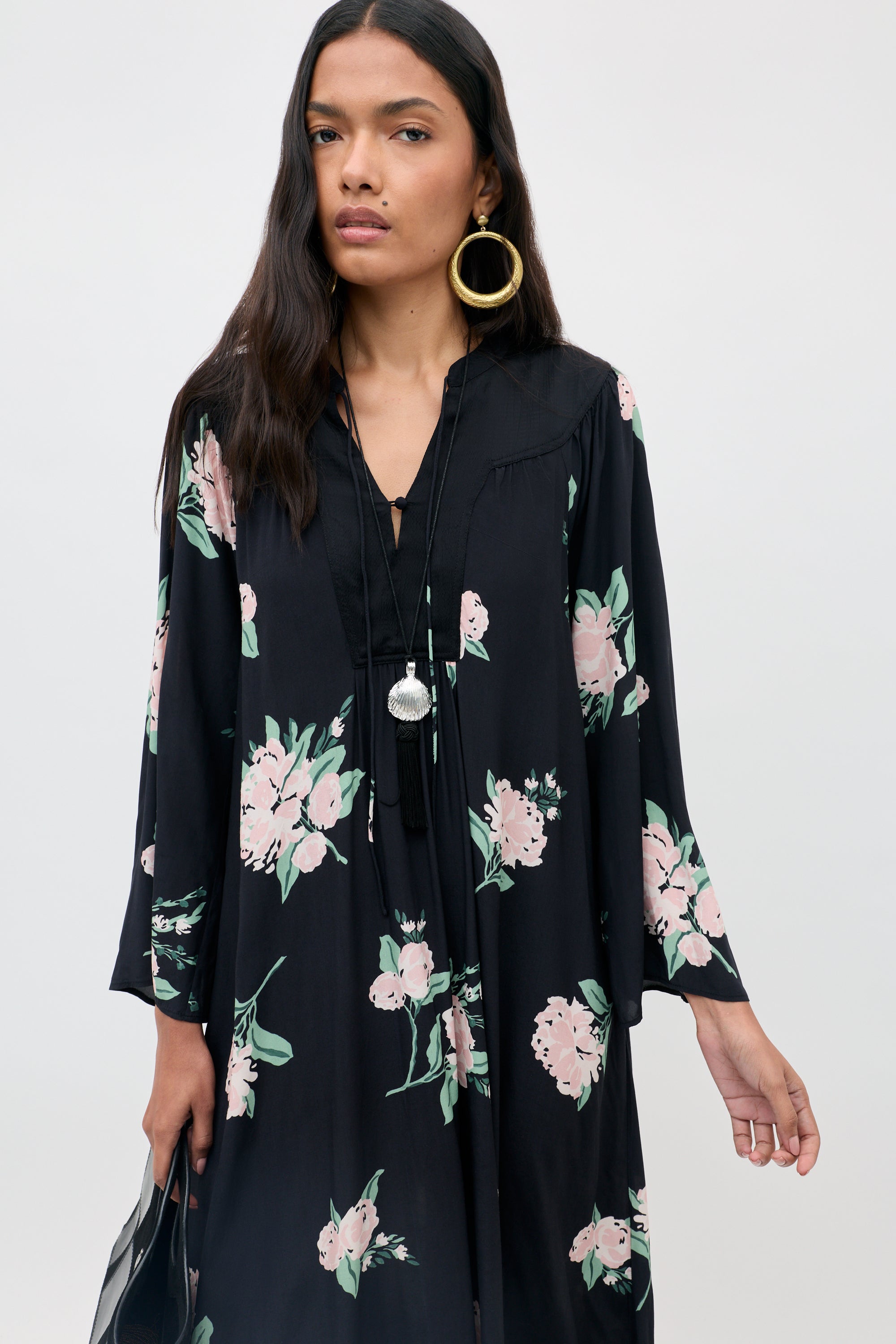 Lucilla Midi Dress in Peonies Scatter Black | RIXO ⋆
