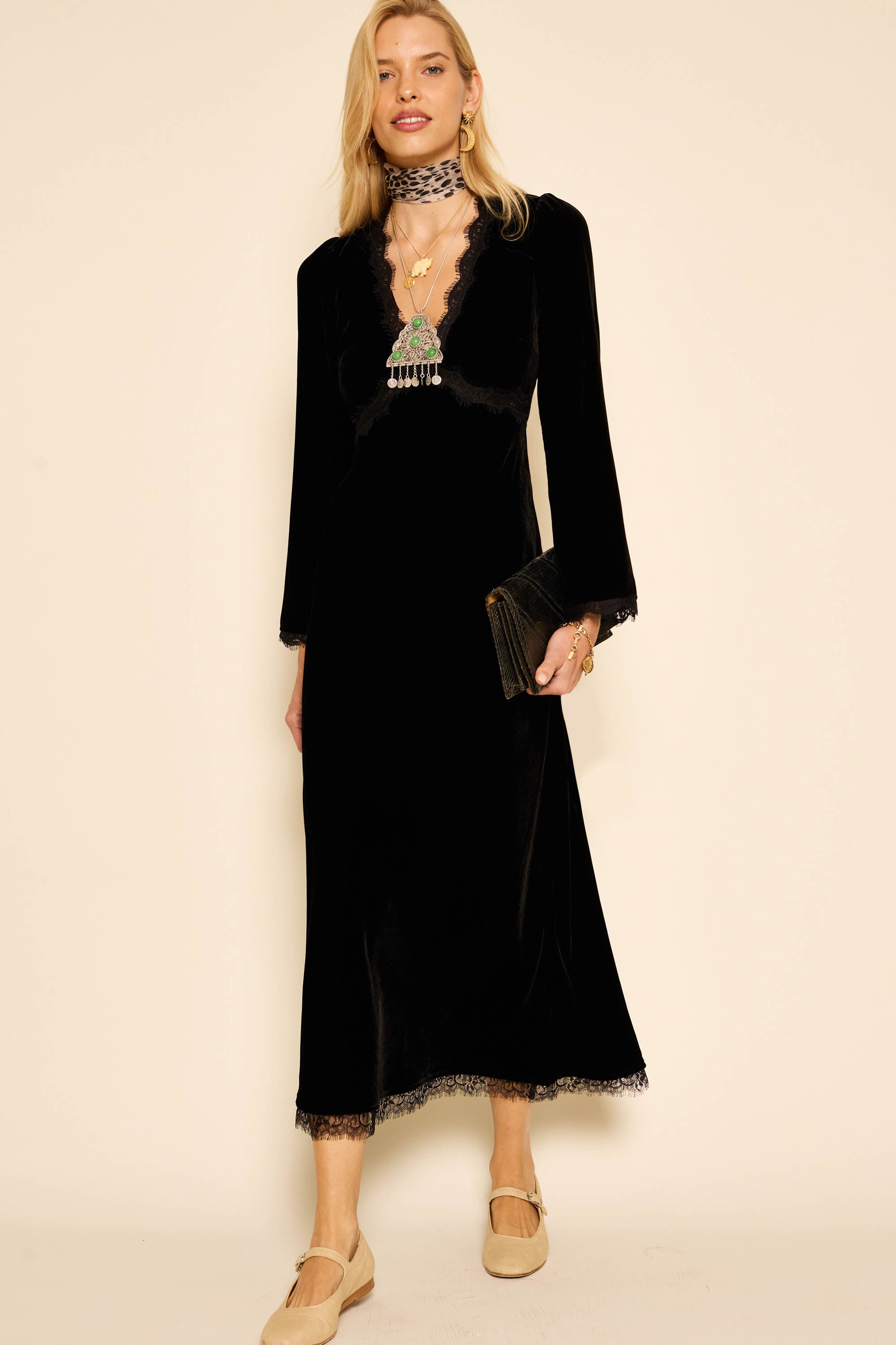 Alesha Backless Velvet Dress in Black | RIXO USA Alesha Backless Velvet Dress in Black | RIXO USA