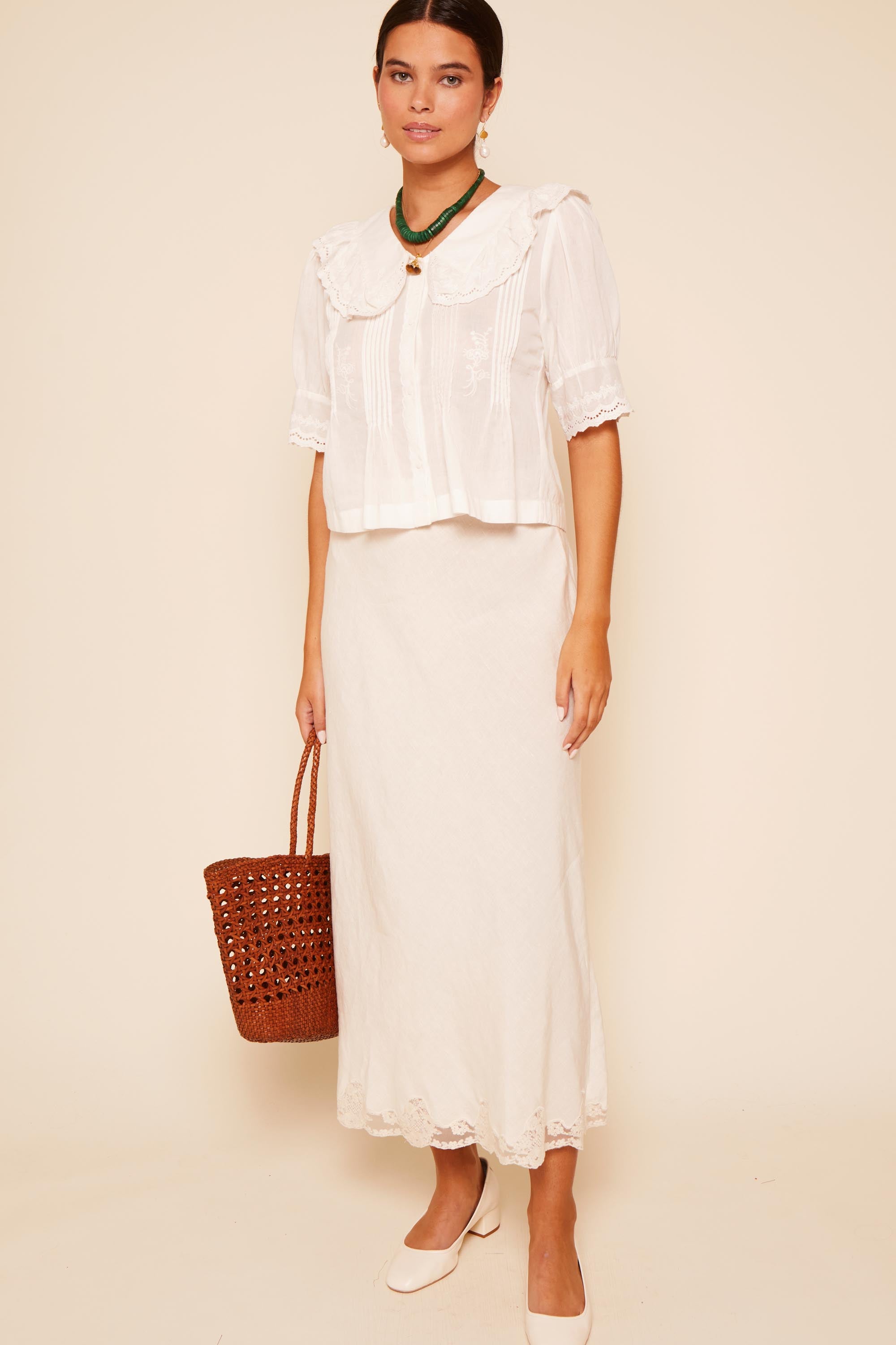 Quince Cotton Blouse in White Pansy Embroidery Ivory