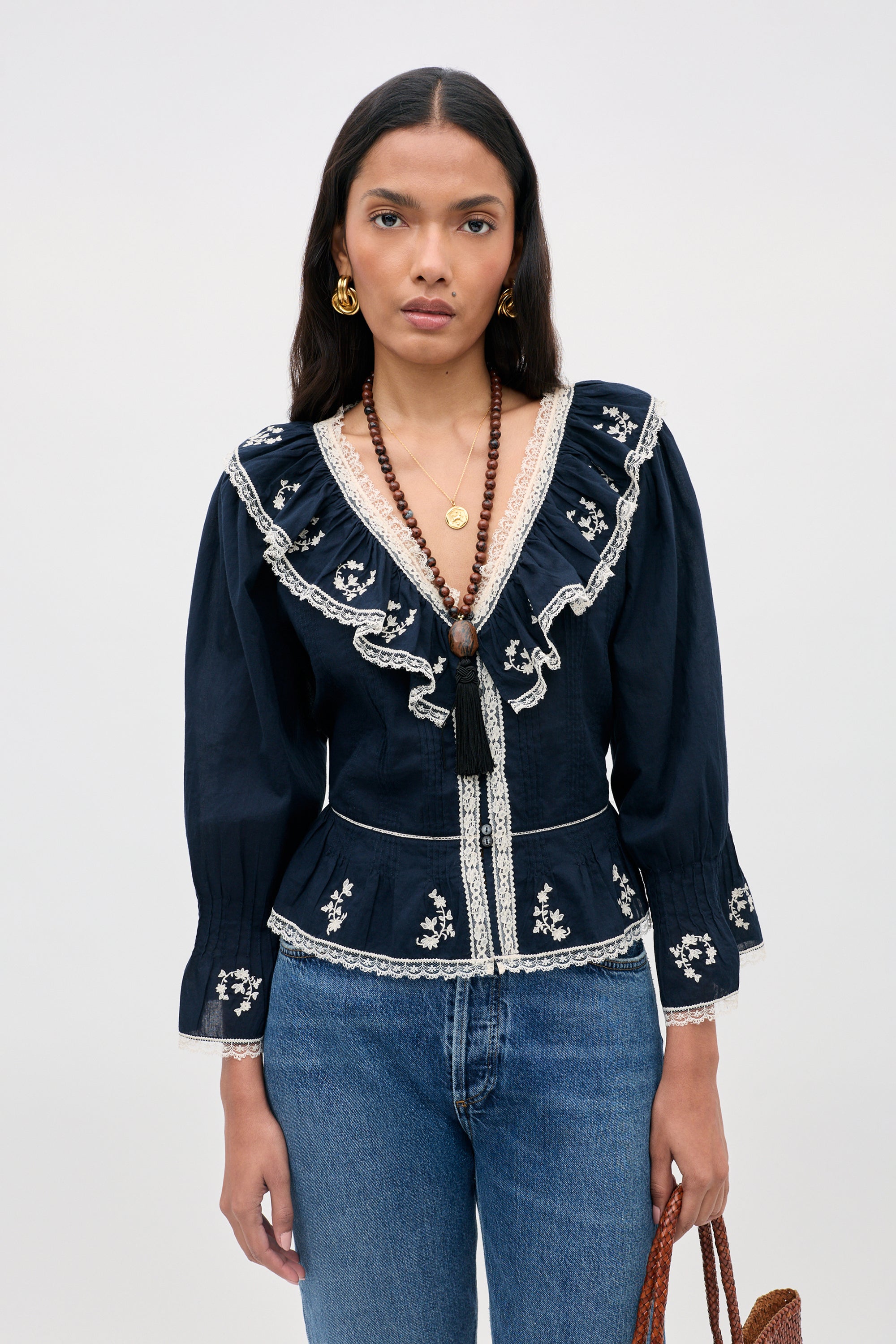 本日のみAmeri BUSTIER LIKE EMBROIDERY BLOUSE Solene Embroidered Cotton Blouse in Flower Trail Embroidery Navy