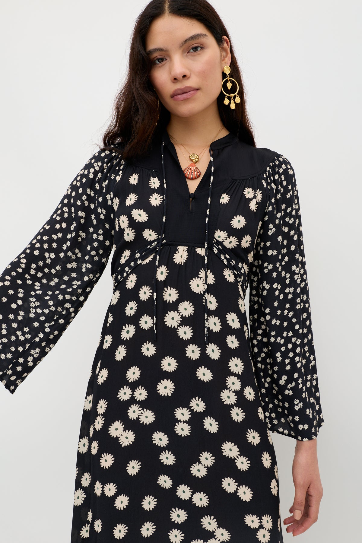 Anela Midi Dress in Daisy Mix Black | RIXO USA Anela Midi Dress in Daisy Mix Black | RIXO USA