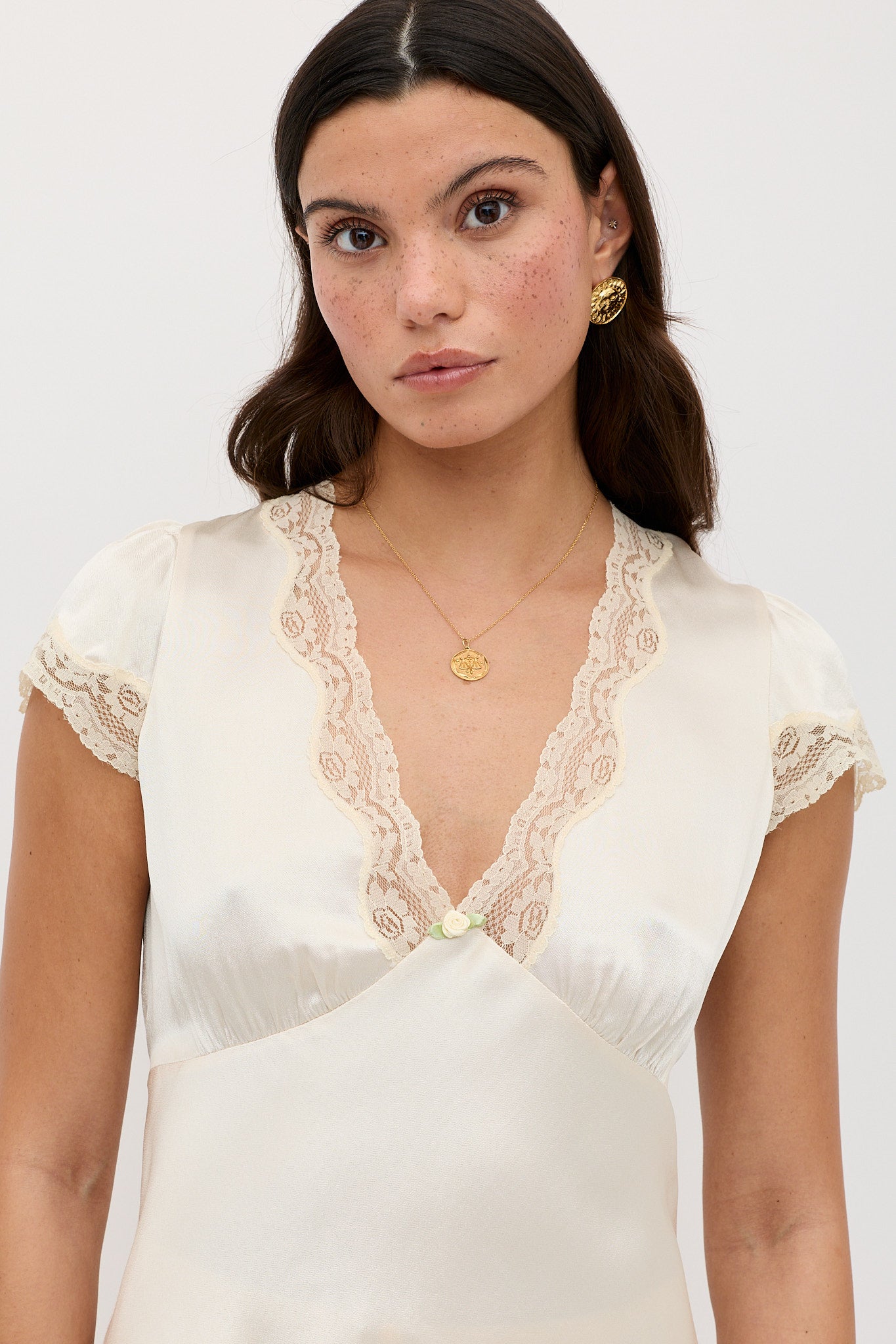 Bibiy sarah ribbon top ベージュ TOPS｜Bibiy. トップス