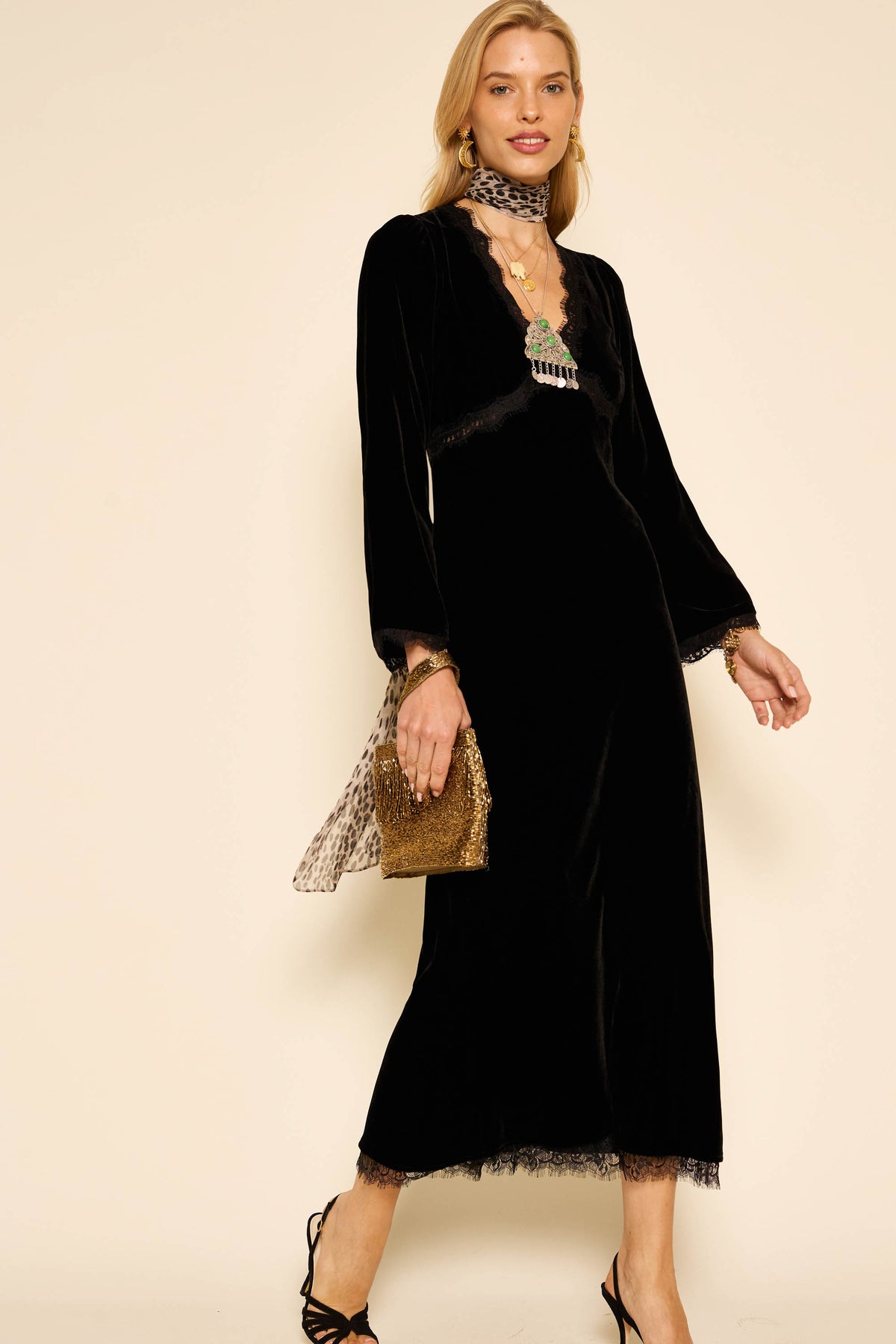 Alesha Backless Velvet Dress in Black | RIXO USA Alesha Backless Velvet Dress in Black | RIXO USA