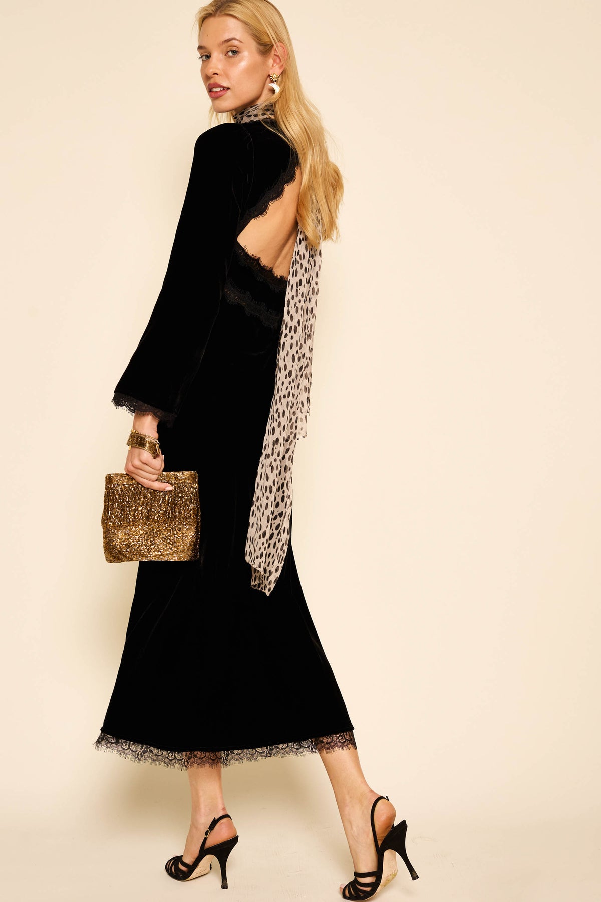 Alesha Backless Velvet Dress in Black | RIXO USA Alesha Backless Velvet Dress in Black | RIXO USA