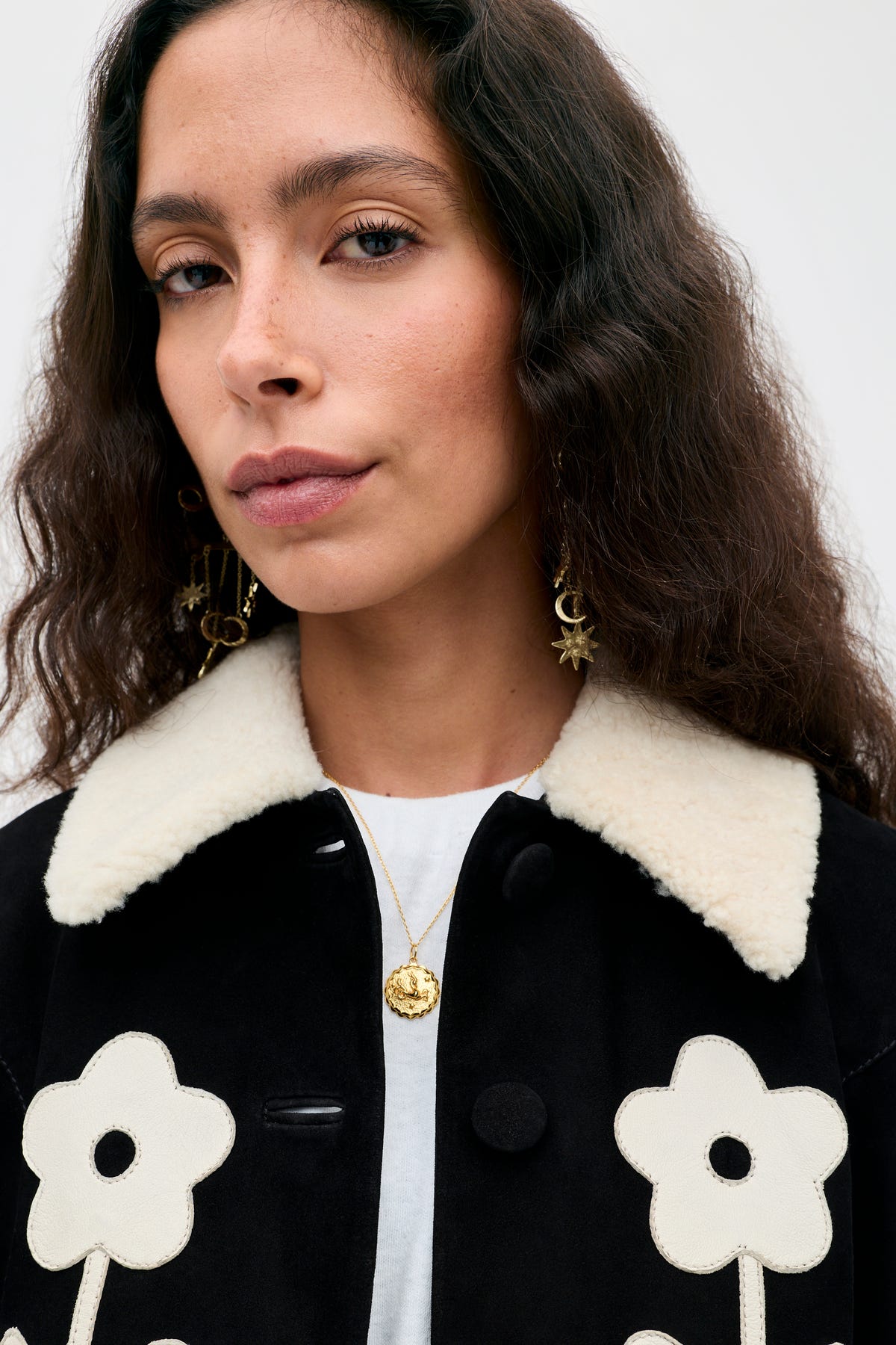 Brodie - Retro Daisy Applique Embroidery Black