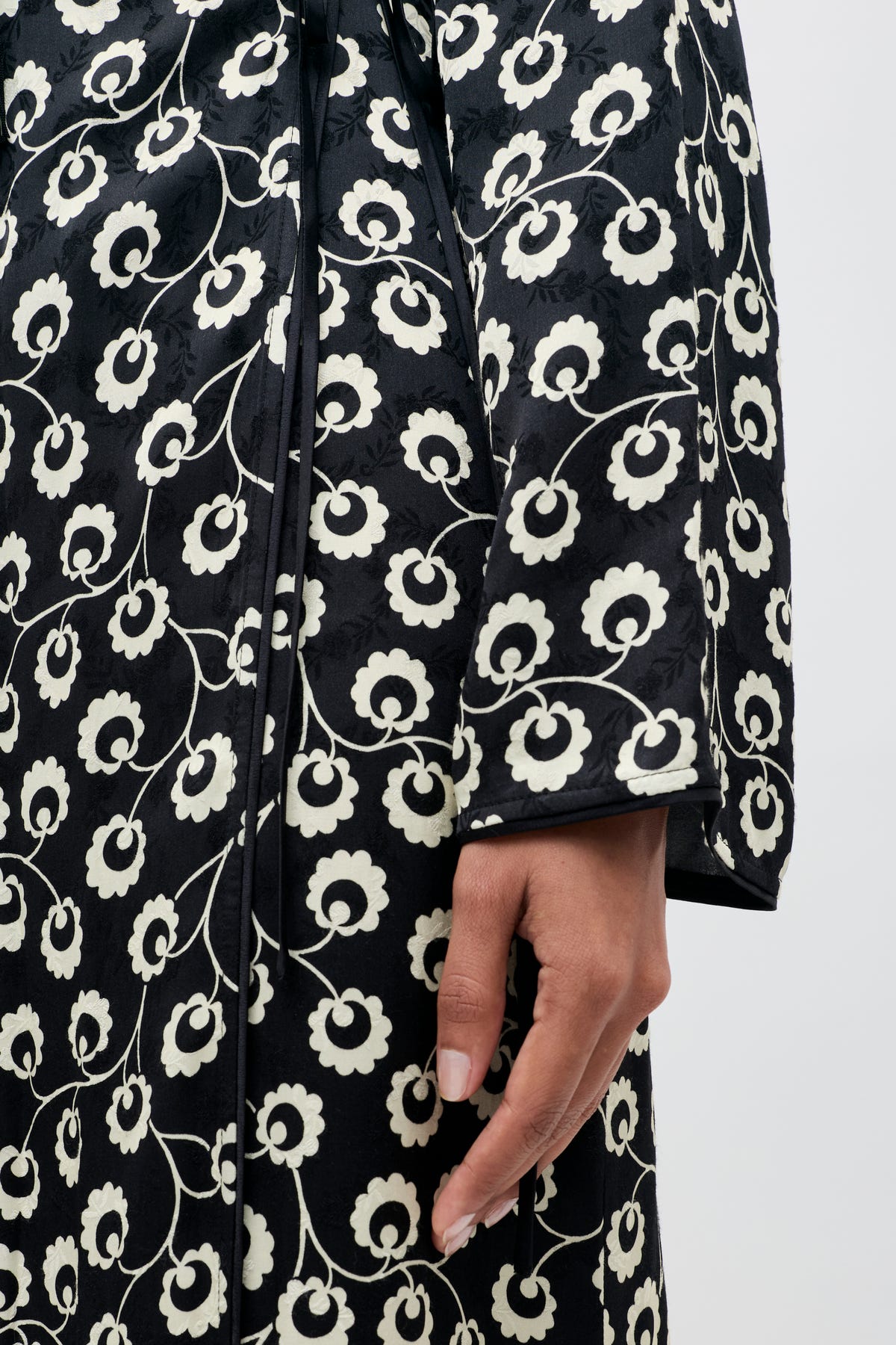 Cindy  -  Wishing Floral Black
