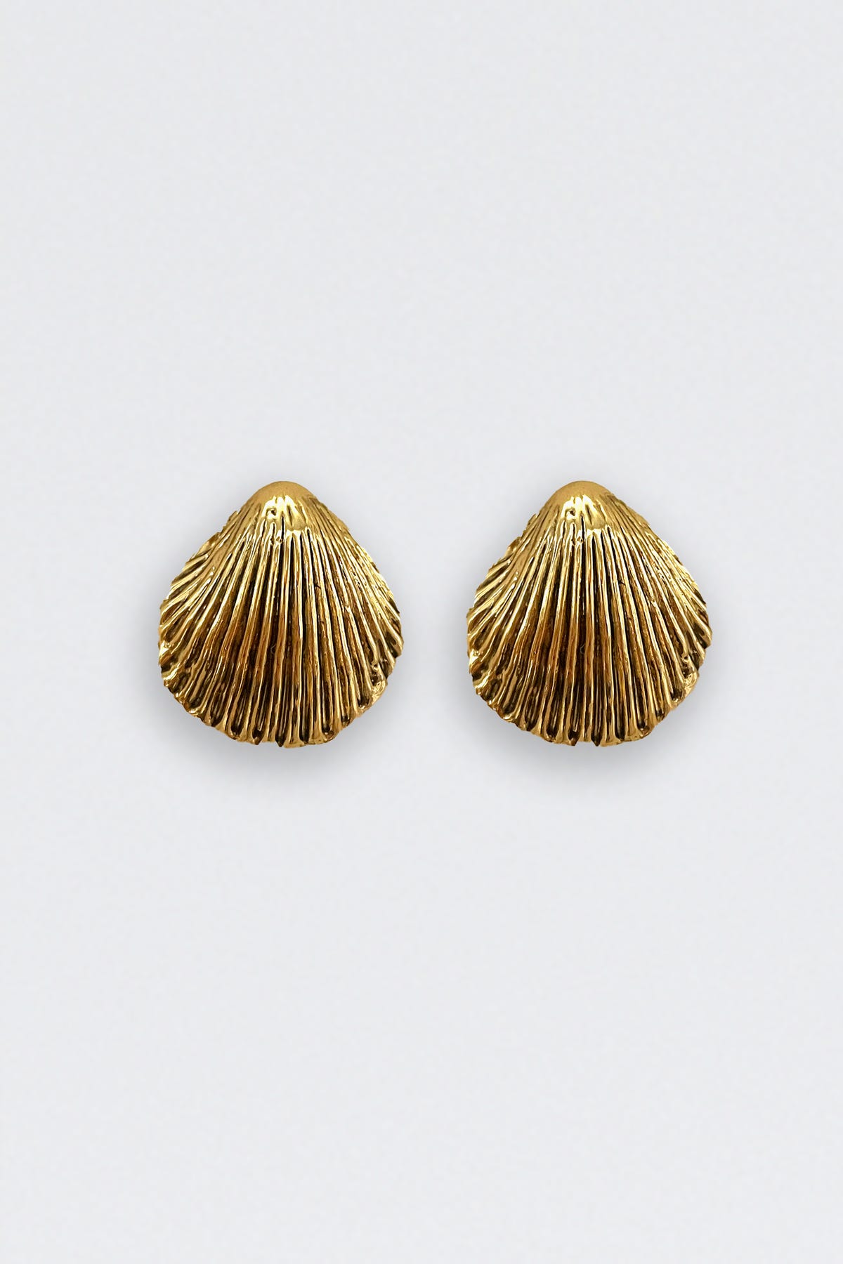 The Meyra - Gold earrings are vintage, gold-plated, and seashell-shaped, shown against a plain white background.