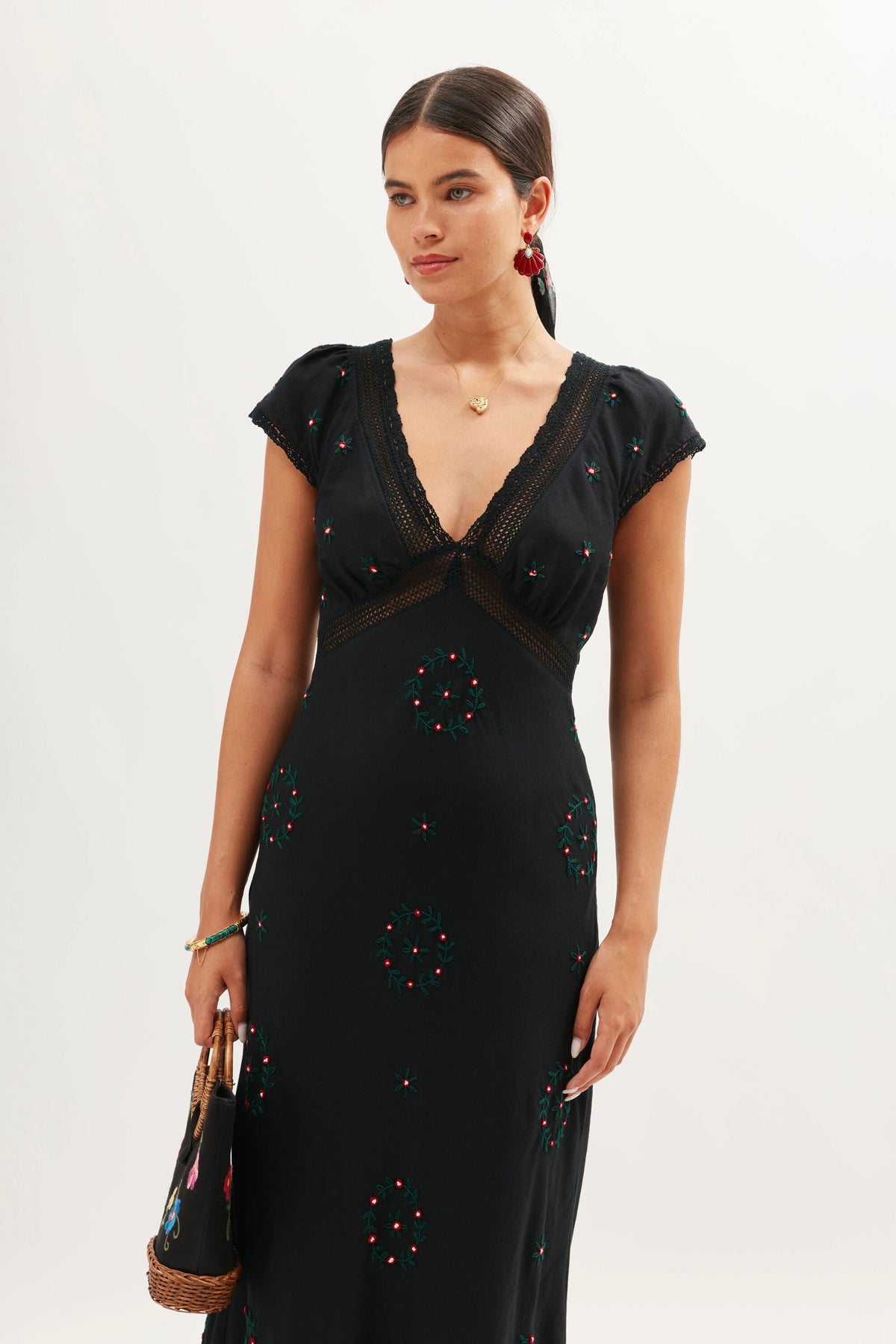 Iggy Embroidered Linen Dress in Rose Trail Embroidery Black | RIXO USA Iggy Embroidered Linen Dress in Rose Trail Embroidery Black | RIXO USA