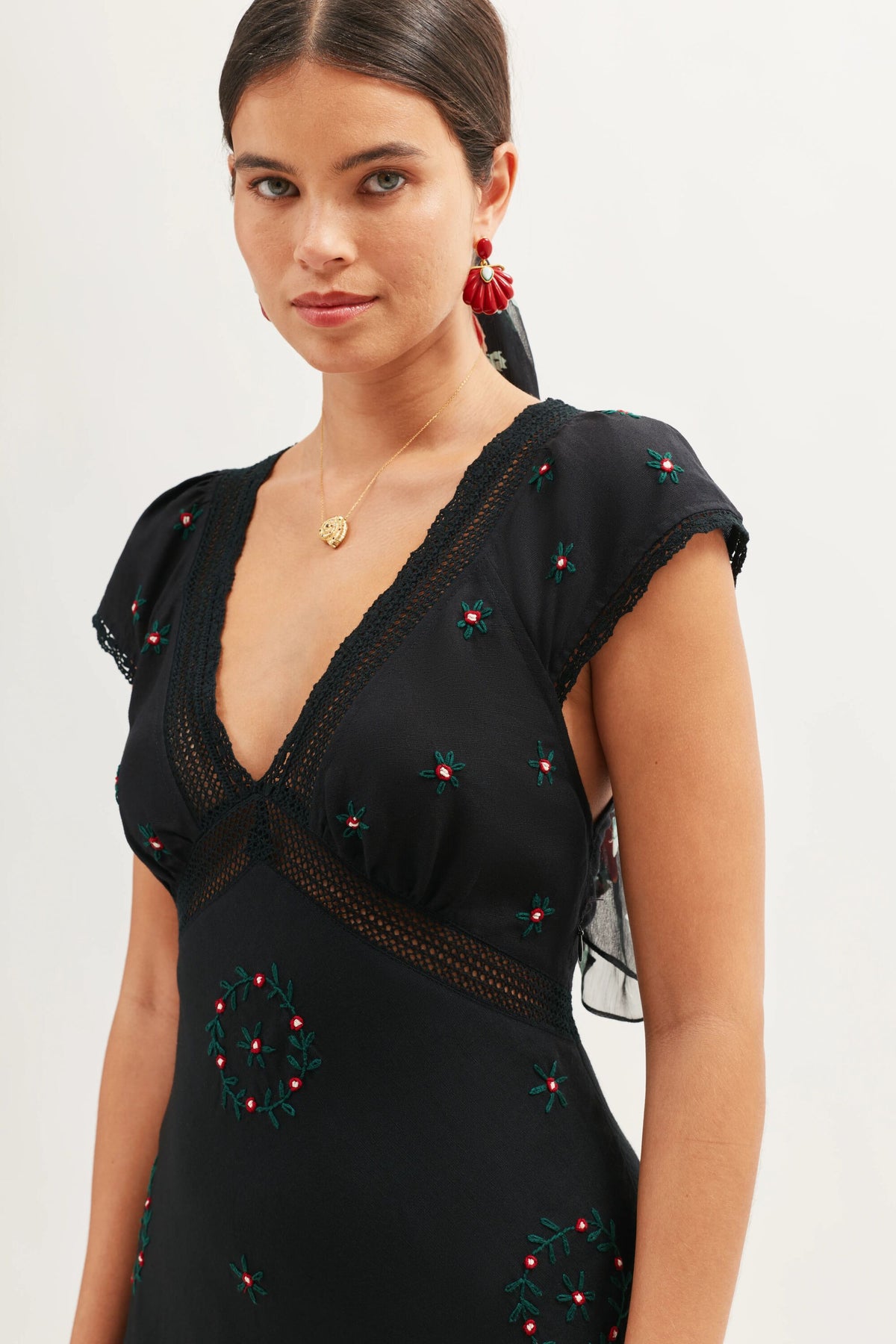 RIXO Iggy Embroidered Linen Rose Trail Embroidery Black RIXO Iggy Embroidered Linen Rose Trail Embroidery Black