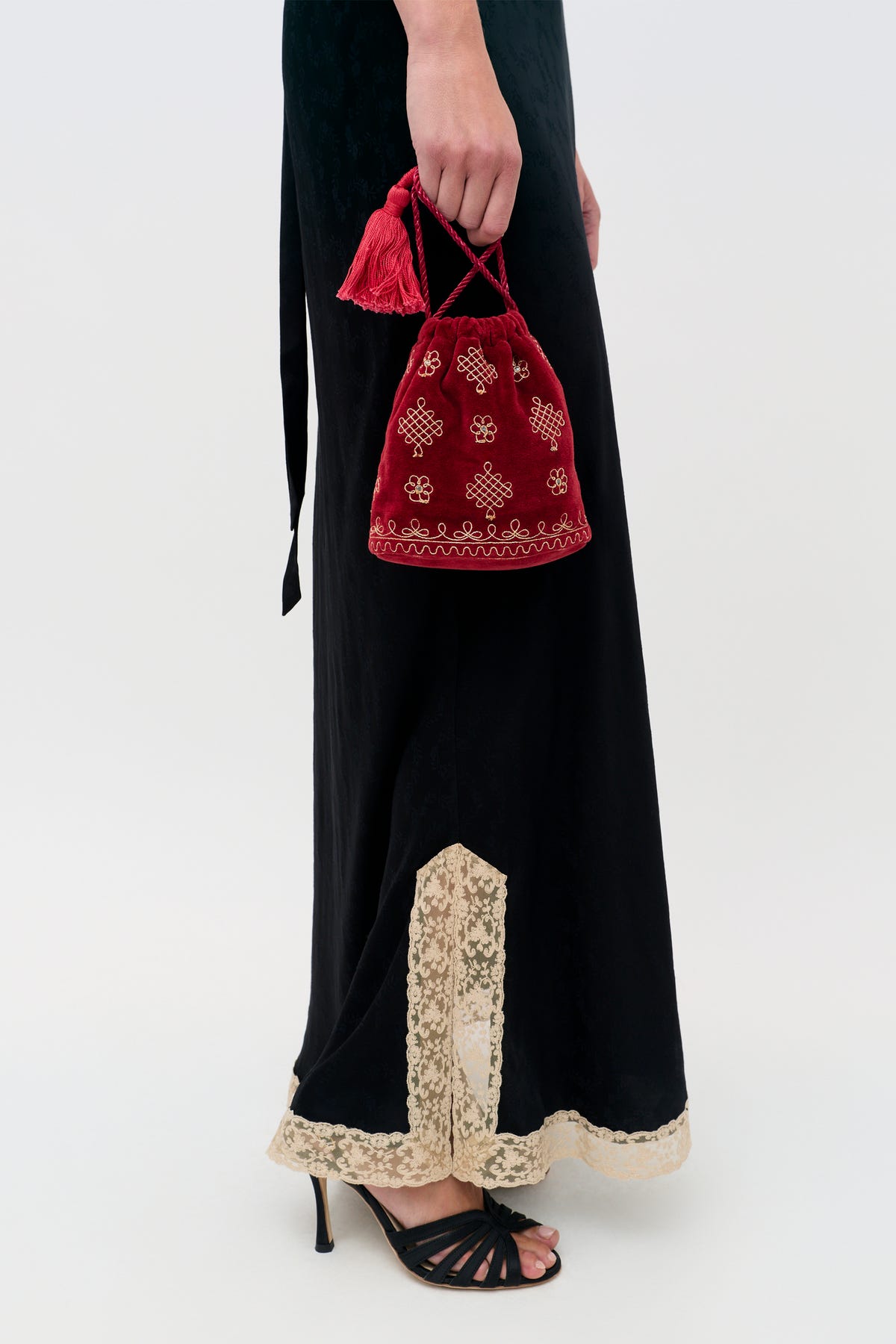 Keily - Floral Trail Jacquard Black